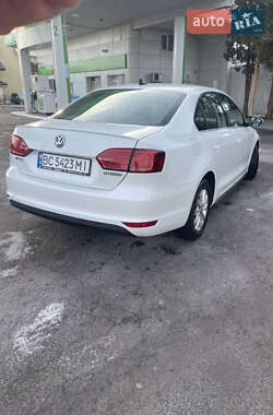 Седан Volkswagen Jetta 2013 в Львові