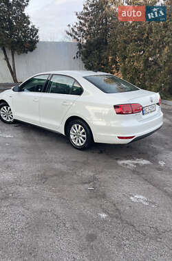 Седан Volkswagen Jetta 2013 в Львові