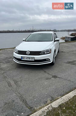 Седан Volkswagen Jetta 2015 в 