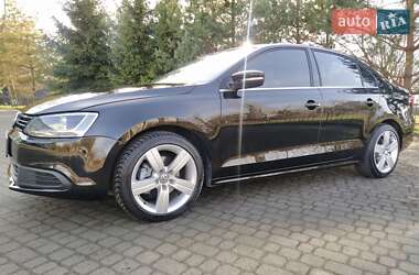 Седан Volkswagen Jetta 2014 в Львове