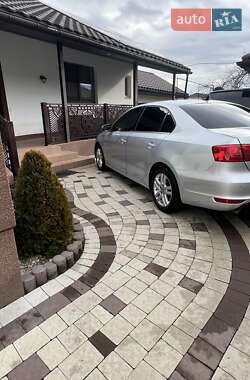 Седан Volkswagen Jetta 2011 в 