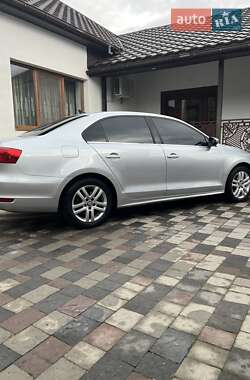 Седан Volkswagen Jetta 2011 в 
