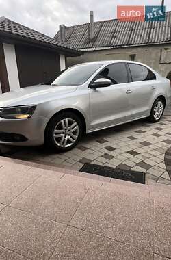Седан Volkswagen Jetta 2011 в 