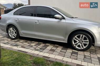 Седан Volkswagen Jetta 2011 в 