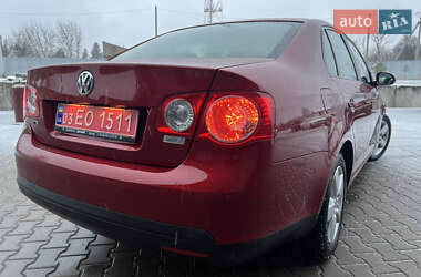 Седан Volkswagen Jetta 2009 в Лубнах