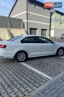 Седан Volkswagen Jetta 2015 в Ивано-Франковске