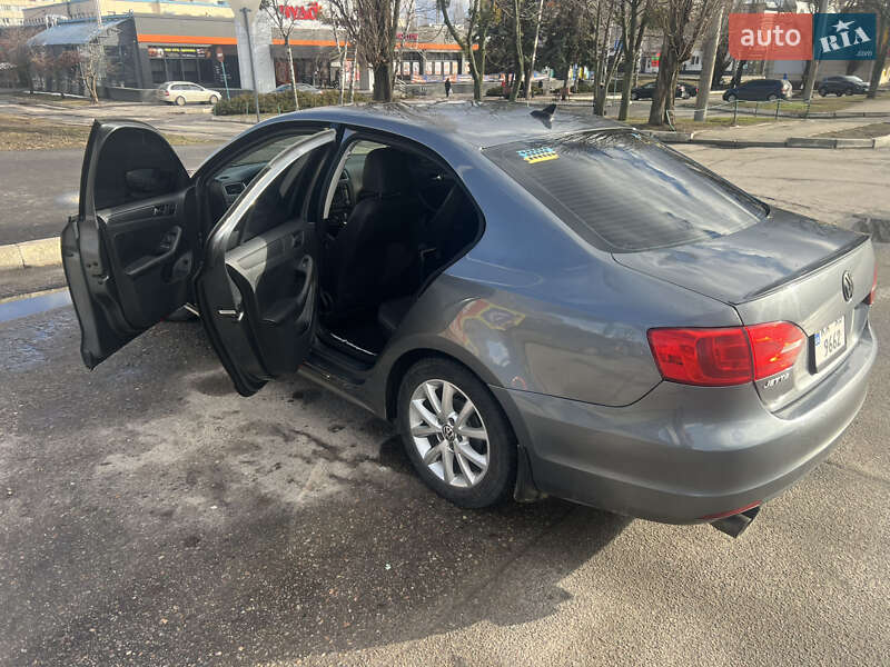 Седан Volkswagen Jetta 2011 в Харькове