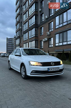 Седан Volkswagen Jetta 2016 в Киеве