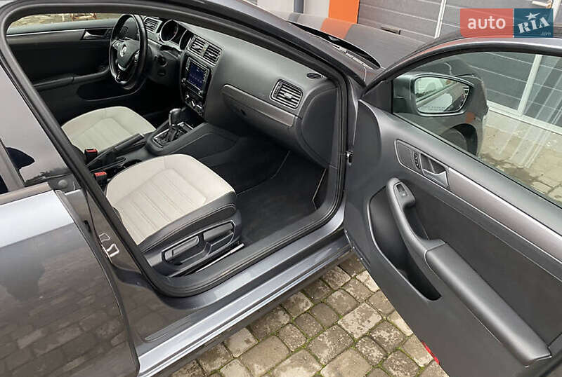 Седан Volkswagen Jetta 2015 в Киеве