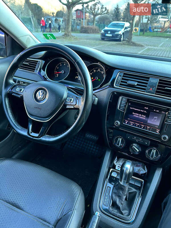 Седан Volkswagen Jetta 2015 в Кам'янець-Подільському