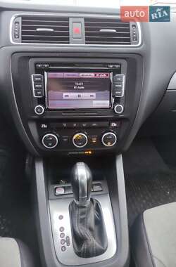 Седан Volkswagen Jetta 2013 в 