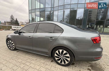 Седан Volkswagen Jetta 2012 в 