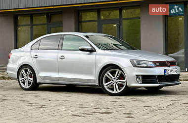 Седан Volkswagen Jetta 2015 в Новояворівську