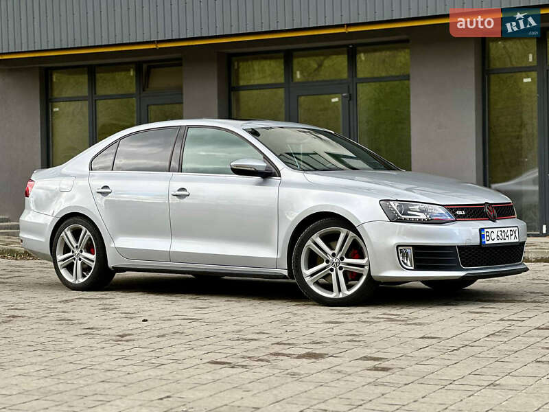Седан Volkswagen Jetta 2015 в Новояворівську
