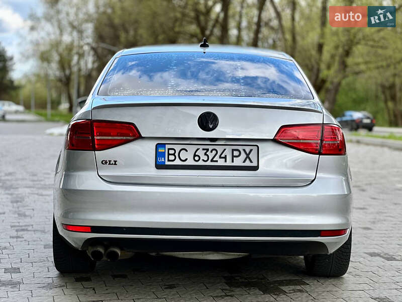 Седан Volkswagen Jetta 2015 в Новояворівську