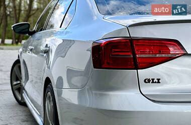 Седан Volkswagen Jetta 2015 в Новояворівську