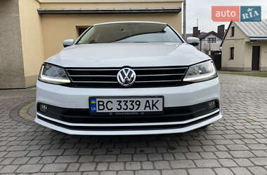 Седан Volkswagen Jetta 2016 в Львові