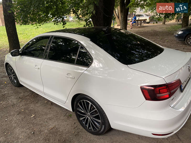 Седан Volkswagen Jetta 2015 в Полтаве