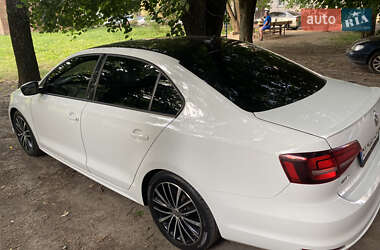 Седан Volkswagen Jetta 2015 в 