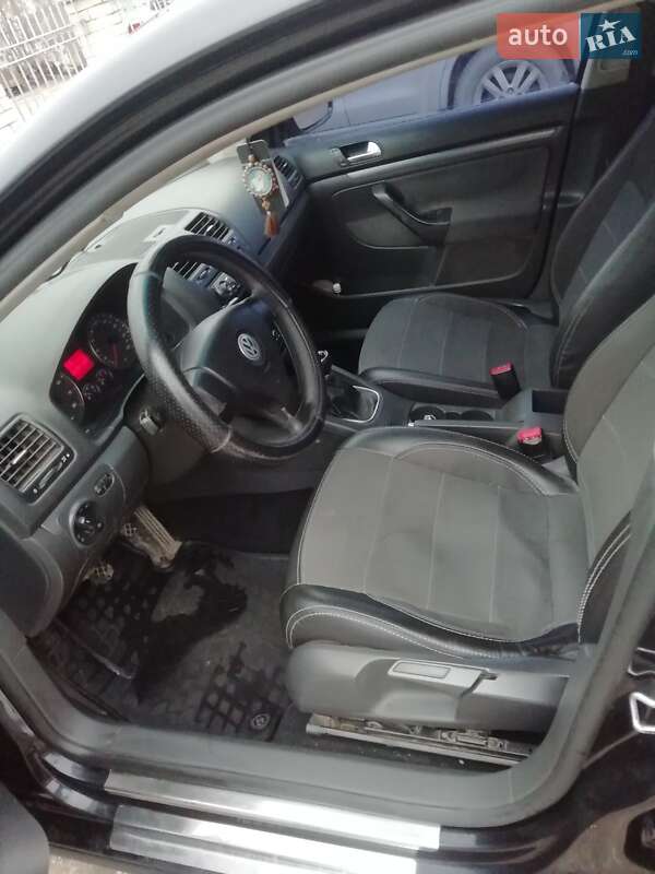 Седан Volkswagen Jetta 2006 в Шумську