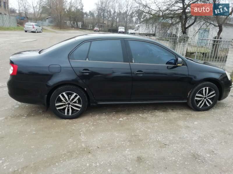 Седан Volkswagen Jetta 2006 в Шумську