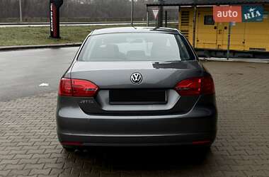 Седан Volkswagen Jetta 2014 в 