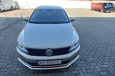 Седан Volkswagen Jetta 2015 в 