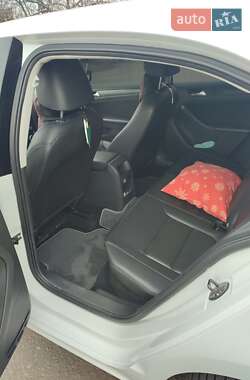 Седан Volkswagen Jetta 2014 в 