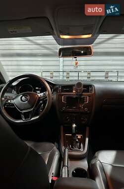 Седан Volkswagen Jetta 2016 в 
