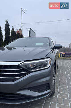 Седан Volkswagen Jetta 2018 в 