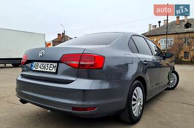 Седан Volkswagen Jetta 2015 в 