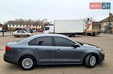 Седан Volkswagen Jetta 2015 в 