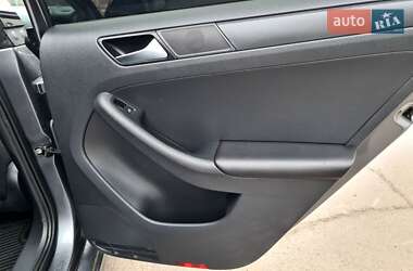 Седан Volkswagen Jetta 2015 в 