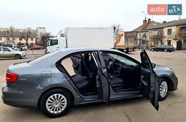 Седан Volkswagen Jetta 2015 в 