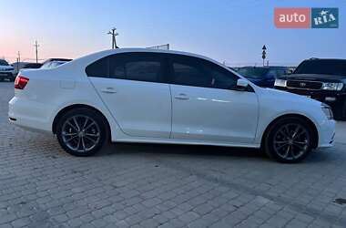 Седан Volkswagen Jetta 2015 в Львове