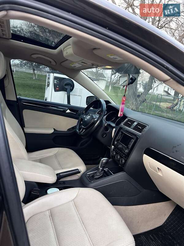 Седан Volkswagen Jetta 2015 в Любашівці