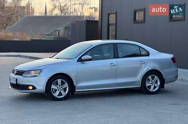 Седан Volkswagen Jetta 2011 в 