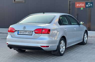 Седан Volkswagen Jetta 2011 в 