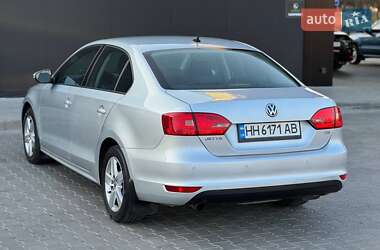 Седан Volkswagen Jetta 2011 в 