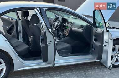 Седан Volkswagen Jetta 2011 в 