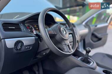 Седан Volkswagen Jetta 2011 в 
