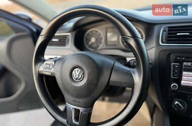 Седан Volkswagen Jetta 2013 в Дніпрі