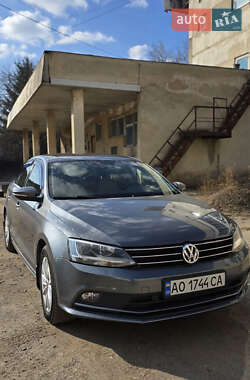 Седан Volkswagen Jetta 2016 в Ужгороді