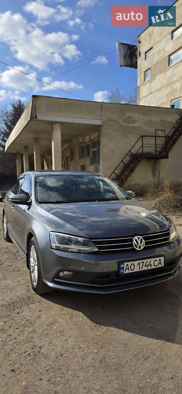 Седан Volkswagen Jetta 2016 в Ужгороде