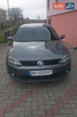 Седан Volkswagen Jetta 2012 в Львові