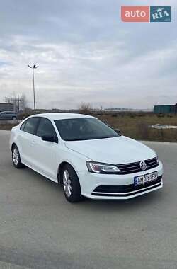 Седан Volkswagen Jetta 2015 в Львове