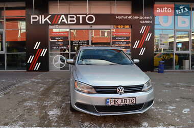 Седан Volkswagen Jetta 2014 в Львове