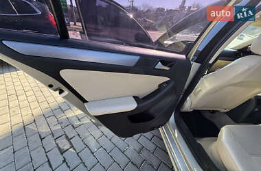 Седан Volkswagen Jetta 2014 в Днепре