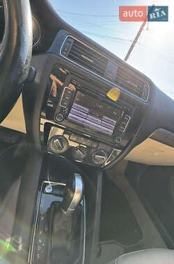 Седан Volkswagen Jetta 2014 в Днепре