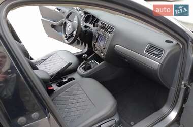 Седан Volkswagen Jetta 2015 в 